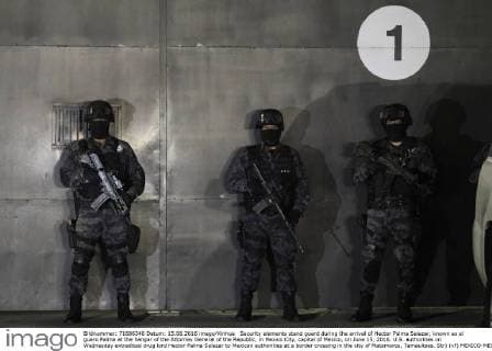 Security elements stand guard during the arrival of Hector Palma Salazar, known as el guero Palma at the hangar of the Attorney General of the Republic, in Mexico City, capital of Mexico, on June 15, 2016. U.S. authorities on Wednesday extradited drug lord Hector Palma Salazar to Mexican authorities at a border crossing in the city of Matamoros, Tamaulipas. Str) (vf) MEXICO-MEXICO CITY-SECURITY-DRUG TRAFFICKING e STR 
