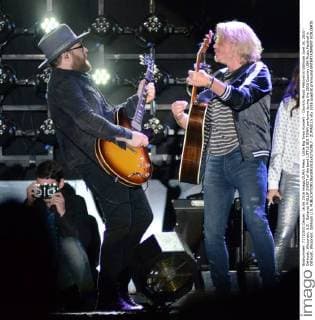 Little Big Town Konzert - Country Music Festival in Oshkosh June 16, 2016 - Oshkosh, Wisconsin, U.S - Guitarist PHILLIP SWEET of the band LITTLE BIG TOWN performs during the 2016 Country USA Music Festival in Oshkosh, Wisconsin. Oshkosh U.S. - ZUMAb115