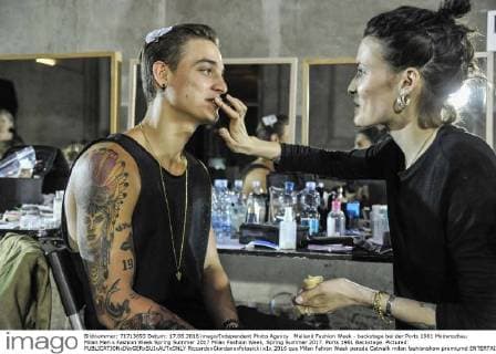 Mailand Fashion Week - backstage bei der Ports 1961 Modenschau Milan Men s Fashion Week Spring Summer 2017 Milan Fashion Week, Spring Summer 2017. Ports 1961 Backstage. Pictured:  RiccardoxGiordanoxfotosicki