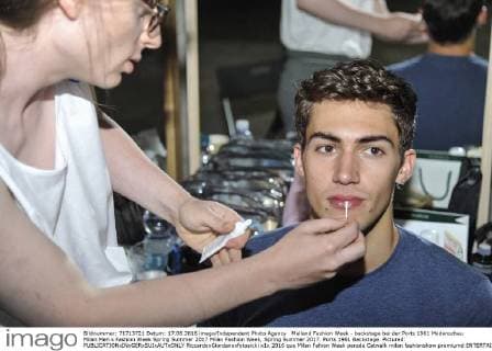 Mailand Fashion Week - backstage bei der Ports 1961 Modenschau Milan Men s Fashion Week Spring Summer 2017 Milan Fashion Week, Spring Summer 2017. Ports 1961 Backstage. Pictured:  RiccardoxGiordanoxfotosicki