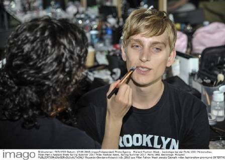 Mailand Fashion Week - backstage bei der Ports 1961 Modenschau Milan Men s Fashion Week Spring Summer 2017 Milan Fashion Week, Spring Summer 2017. Ports 1961 Backstage. Pictured:  RiccardoxGiordanoxfotosicki
