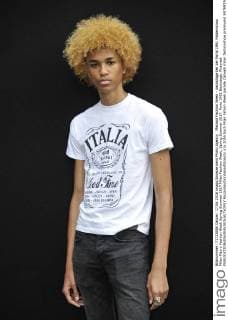 Mailand Fashion Week - backstage bei der Ports 1961 Modenschau Milan Men s Fashion Week Spring Summer 2017 Milan Fashion Week, Spring Summer 2017. Ports 1961 Backstage. Pictured:  RiccardoxGiordanoxfotosicki