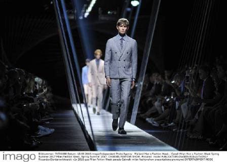 Mailand Men s Fashion Week - Canali Milan Men s Fashion Week Spring Summer 2017 Milan Fashion Week, Spring Summer 2017. CHANNEL FASHION SHOW. Pictured: model  RiccardoxGiordanoxfotosicki