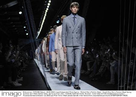 Mailand Men s Fashion Week - Canali Milan Men s Fashion Week Spring Summer 2017 Milan Fashion Week, Spring Summer 2017. CHANNEL FASHION SHOW. Pictured: model  RiccardoxGiordanoxfotosicki