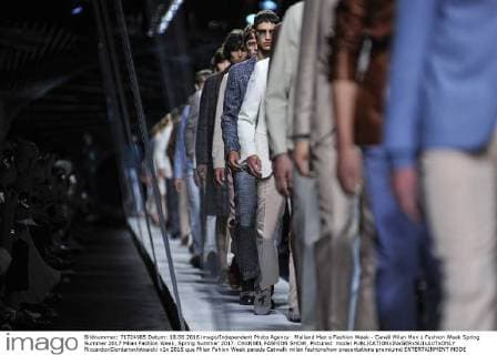 Mailand Men s Fashion Week - Canali Milan Men s Fashion Week Spring Summer 2017 Milan Fashion Week, Spring Summer 2017. CHANNEL FASHION SHOW. Pictured: model  RiccardoxGiordanoxfotosicki