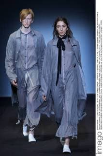 (160618) -- MILAN, June 18, 2016 -- Models present creations for MIAORAN men s Spring-Summer 2016-2017 collection, part of the Milan Fashion Week in Milan, Italy, on June 18, 2016. ) ITALY-MILAN-FASHION WEEK-MEN-CHINESE DESIGNER-MIAORAN JinxYu 