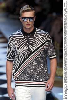 Milan Men s Fashion Week - Dolce & Gabbana Modenschau MILAN, June 18, 2016 -- A model presents creations for Dolce&Gabbana men s Spring-Summer 2016-2017 collection, part of the Milan Fashion Week in Milan, Italy, on June 18, 2016. The Dolce&Gabbana Spring-Summer 2016-2017 Men Collection is inspired by music and by the memories that music brings back to everyone s minds. ) ITALY-MILAN-FASHION WEEK-MEN-DOLCE GABBANA JinxYu 