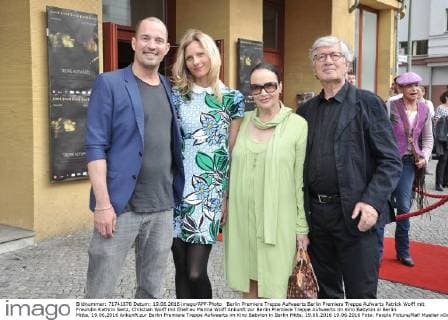 Berlin Premiere Treppe Aufwaerts Berlin Premiere Treppe Aufwarts Patrick Wolff mit Freundin Kathrin Seitz, Christian Wolff mit Ehefrau Marina Wolff Ankunft zur Berlin Premiere Treppe Aufwaerts im Kino Babylon in Berlin Mitte, 19.06.2016 Ankunft zur Berlin Premiere Treppe Aufwaerts im Kino Babylon in Berlin Mitte, 19.06.2016 19.06.2016 Foto: People Picture Ralf Mueller