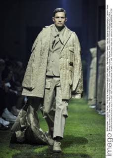 Mailand Fashion Week - Moncler Modenschau Milan Men s Fashion Week Spring Summer 2017 Milan Fashion Week, Spring Summer 2017. Moncler Fashionshow. Pictured: Model  RiccardoxGiordanoxFotosicki