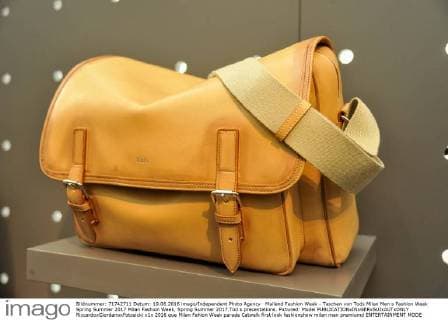 Mailand Fashion Week - Taschen von Tods Milan Men s Fashion Week Spring Summer 2017 Milan Fashion Week, Spring Summer 2017.Tod s presentations. Pictured: Model  RiccardoxGiordanoxFotosicki