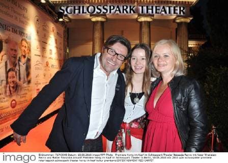 Premiere Honig im Kopf im Schlosspark Theater Natassja Revvo mit Vater Wratislaw Revvo und Mutter Franziska Ankunft Premiere Honig im Kopf im Schlosspark Theater in Berlin, 18.06.2016