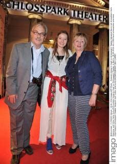 Premiere Honig im Kopf im Schlosspark Theater Natassja Revvo mit Grosseltern Holm Gaertner und Urike Hahn Ankunft Premiere Honig im Kopf im Schlosspark Theater in Berlin, 18.06.2016
