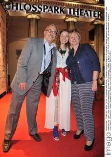 Premiere Honig im Kopf im Schlosspark Theater Natassja Revvo mit Grosseltern Holm Gaertner und Urike Hahn Ankunft Premiere Honig im Kopf im Schlosspark Theater in Berlin, 18.06.2016