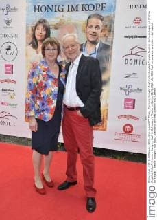 Premiere Honig im Kopf im Schlosspark Theater Joachim Hermann Luger mit Ehefrau Angelika Ankunft Premiere Honig im Kopf im Schlosspark Theater in Berlin, 18.06.2016