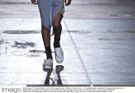MILAN, June 19, 2016 -- A model presents a creation of Vivienne Westwood men s Spring-Summer 2016-2017 collection, part of the Milan Fashion Week in Milan, Italy, on June 19, 2016. ) ITALY-MILAN-FASHION WEEK-MEN-VIVIENNE WESTWOOD jinxyu 