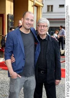 Patrick Wolff und sein Vater Christian Wolff bei der Treppe aufwärts Kino Premiere am 19.06.2016 in Berlin Treppe Aufwaerts Kinopremiere in Berlin, 2016 