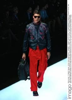 (160620) -- MILAN, June 20, 2016 -- A model presents a creation of Emporio Armani men s Spring-Summer 2016-2017 collection during the Milan Fashion Week in Milan, Italy, on June 20, 2016. ) ITALY-MILAN-FASHION WEEK-MEN-EMPORIO ARMANI JinxYu 