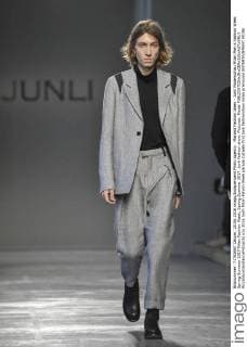 Mailand Fashion Week - Junli Modenschau Milan Men s Fashion Week Spring Summer 2017 Milan Fashion Week, Spring Summer 2017. Junli fashion show. Pictured: Model  RiccardoxGiordanoxFotosicki