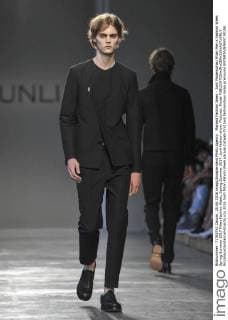 Mailand Fashion Week - Junli Modenschau Milan Men s Fashion Week Spring Summer 2017 Milan Fashion Week, Spring Summer 2017. Junli fashion show. Pictured: Model  RiccardoxGiordanoxFotosicki