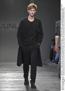 Mailand Fashion Week - Junli Modenschau Milan Men s Fashion Week Spring Summer 2017 Milan Fashion Week, Spring Summer 2017. Junli fashion show. Pictured: Model  RiccardoxGiordanoxFotosicki