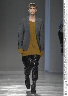 Mailand Men s Fashion Week - Strateas Carlucci Modenschau Milan Men s Fashion Week Spring Summer 2017 Milan Fashion Week, Spring Summer 2017.Strateas Carlucci fashion show. Pictured: model  RiccardoxGiordanoxFotosicki