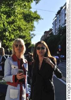 Milan: Guest attends Fendi men show Linda Tol and Eleonora Carrisi outside Fendi during the Milan Men s Fashion.  GaetanoxPiazzolla