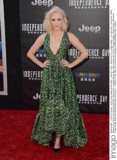 June 20, 2016 - Hollywood, CA, United States - 20 June 2016 - Hollywood. Maika Monroe. Arrivals for the Premiere Of 20th Century Fox s Independence Day: Resurgence held at TCL Chinese Theater. Photo Credit: Hollywood United States - ZUMAa123