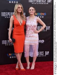 June 20, 2016 - Hollywood, California, U.S. - Hunter King & Joey King arrives for the premiere of the film Independence Day: Resurgence at the Chinese theater. Hollywood U.S. - ZUMAo05_