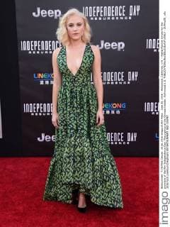June 20, 2016 - Hollywood, California, U.S. - Maika Monroe arrives for the premiere of the film Independence Day: Resurgence at the Chinese theater. Hollywood U.S. - ZUMAo05_