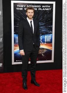 Liam Hemsworth bei der Independence Day: Resurgence KIno Premiere am 20.06.2016 in Hollywood, Los Angeles Independence Day: Resurgence Kinopremiere in Hollywood, Los Angeles, 2016 