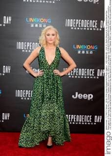 LOS ANGELES - JUN 20: Maika Monroe at the Independence Day: Resurgence LA Premiere at the TCL Chinese Theater IMAX on June 20, 2016 in Los Angeles, CA  KathyxHutchins