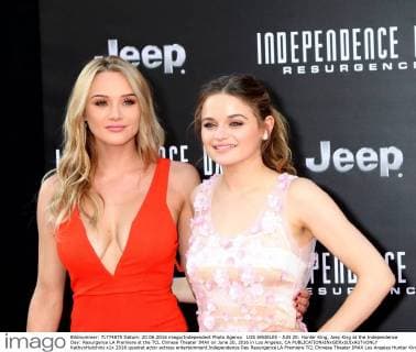 LOS ANGELES - JUN 20: Hunter King, Joey King at the Independence Day: Resurgence LA Premiere at the TCL Chinese Theater IMAX on June 20, 2016 in Los Angeles, CA  KathyxHutchins