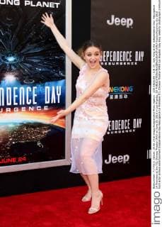 LOS ANGELES - JUN 20: Joey King at the Independence Day: Resurgence LA Premiere at the TCL Chinese Theater IMAX on June 20, 2016 in Los Angeles, CA  KathyxHutchins