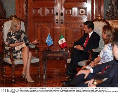 Queen Maxima of the Netherlands (L), special adviser of the UN s Secretary General on the Financial Inclusion for Development, and Mexico s President Enrique Pena Nieto (R) presnt the National Politics of Financial Inclusion at the National Palace in Mexico City, Mexico, 21 June 2016. EFE Mario Guzman PRESENTATION OF THE NATIONAL POLICY OF FINANCIAL INCLUSION !ACHTUNG: NUR REDAKTIONELLE NUTZUNG!  MEX002 20160621-636021480640188782