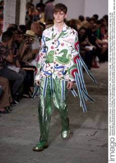 Paris Fashion Week - Walter Van Beirendonck Modenschau A model takes to the catwalk during the presentation of Walter Van Beirendonck s show as part of the Spring-Summer 2017 Fashion Week in Paris on June 22, 2016.  PAR201606109 MAYAxVIDON-WHITE