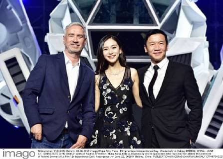 Filmpremiere Independence Day: Wiederkehr in Peking BEIJING, CHINA - JUNE 22: (CHINA OUT) (L-R) German director Roland Emmerich, Hong Kong actress Angelababy and Singaporean actor Ng Chin Han attend the premiere of Roland Emmerich s film Independence Day: Resurgence on June 22, 2016 in Beijing, China.  CFP487043227