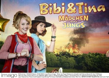 Bilder des Tages Fototermin anlässlich der Preisverleihung für über 2 Millionen Besucher des Kinofilms Bibi & Tina- Mädchen gegen Jungs im House of Weekend. Berlin, 22.06.2016 Foto:xS.xGabschx xFuturexImage