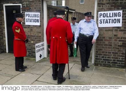EU-Referendum - Wahllokale . 23 06 2016. London, United Kingdom. Chelsea pensioners voting at the Royal Hospital ,London EU Referendum polling day,London.  xMarkxThomasx xi-Imagesx IIM-12937-0022