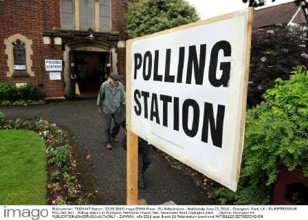 EU-Referendum - Wahllokale June 23, 2016 - Orpington, Kent, UK - EU REFERENDUM POLLING DAY. .Polling station at Orpington Methodist Church Hall, Sevenoaks Road,Orpington,Kent.....(Byline: Orpington UK  - ZUMAl94_
