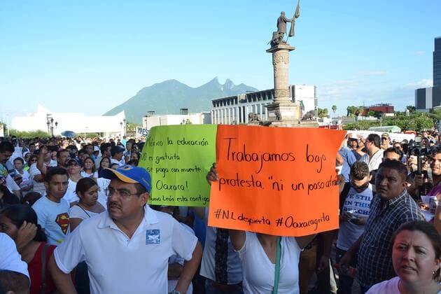 Mexiko: Proteste gegen geplante Reform der Bildungspolitik June 23, 2016 - Mexico - EUM20160623ACT04.JPG.MONTERREY, NL. ProtestManifestacion-NL.- Docentes marchan contra la reforma educativa y los hechos violentos de Oaxaca de fechas recientes, el jueves 23 de junio de 2016, en estas capital.  - ZUMAu78_