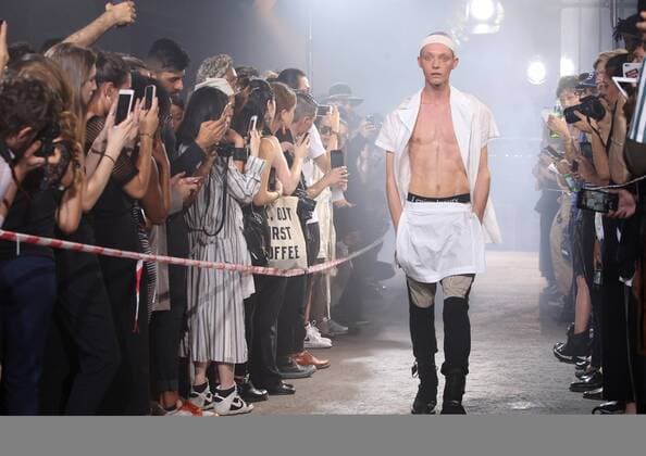 A model takes to the catwalk during the presentation of Julius show as part of the Spring-Summer 2017 Fashion Week in Paris on June 22, 2016.  PAR20160623105 MAYAxVIDON-WHITE