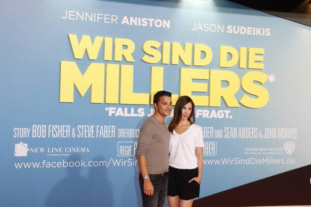Kostja Ullmann und Aylin Tezel - Deutschlandpremiere WIR SIND DIE MILLERS - FALLS JEMAND FRAGT im CineStar Kino am Potsdamer Platz in Berlin am 15.08.2013. Deutschlandpremiere WIR SIND DIE MILLERS