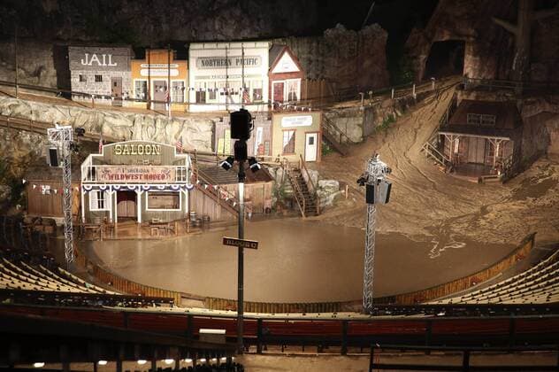 Wegen starkem Regen Abbruch der Premiere von Der Schatz im Silbersee bei den Karl-May-Spielen Bad Segeberg im Freilichttheater am Kalkberg. Bad Segeberg, 25.06.2016 Foto:xS.xGabschx xFuturexImage