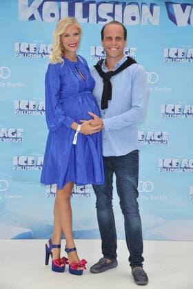 Deutschlandpremiere ICE AGE Kollision Voraus Oksana Kolenitchenko, Schwanger mit Ehemann Daniel Ankunft zur Deutschlandpremiere ICE AGE Kollision Voraus im Cine Star SonyCenter in Berlin 26.06.2016
