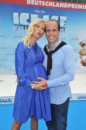 Deutschlandpremiere ICE AGE Kollision Voraus Oksana Kolenitchenko, Schwanger mit Ehemann Daniel Ankunft zur Deutschlandpremiere ICE AGE Kollision Voraus im Cine Star SonyCenter in Berlin 26.06.2016