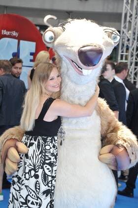 Deutschlandpremiere ICE AGE Kollision Voraus Regina Halmich, SID Ankunft zur Deutschlandpremiere ICE AGE Kollision Voraus im Cine Star SonyCenter in Berlin 26.06.2016