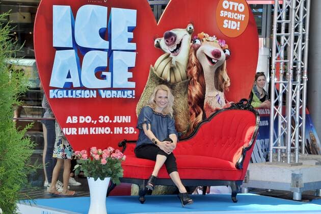 Deutschlandpremiere ICE AGE Kollision Voraus Nova Meierhenrich Ankunft zur Deutschlandpremiere ICE AGE Kollision Voraus im Cine Star SonyCenter in Berlin 26.06.2016