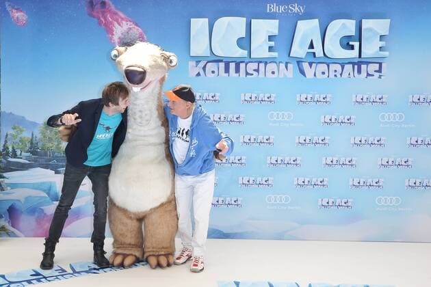 Deutschlandpremiere ICE AGE Kollision Voraus Freshtorge, Torge Oelrich . Otto Gerhard Waalkes Ankunft zur Deutschlandpremiere ICE AGE Kollision Voraus im Cine Star SonyCenter in Berlin 26.06.2016