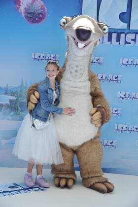 Deutschlandpremiere ICE AGE Kollision Voraus Faye Montana, SID Ankunft zur Deutschlandpremiere ICE AGE Kollision Voraus im Cine Star SonyCenter in Berlin 26.06.2016