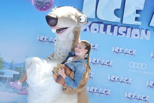 Deutschlandpremiere ICE AGE Kollision Voraus Faye Montana, SID Ankunft zur Deutschlandpremiere ICE AGE Kollision Voraus im Cine Star SonyCenter in Berlin 26.06.2016